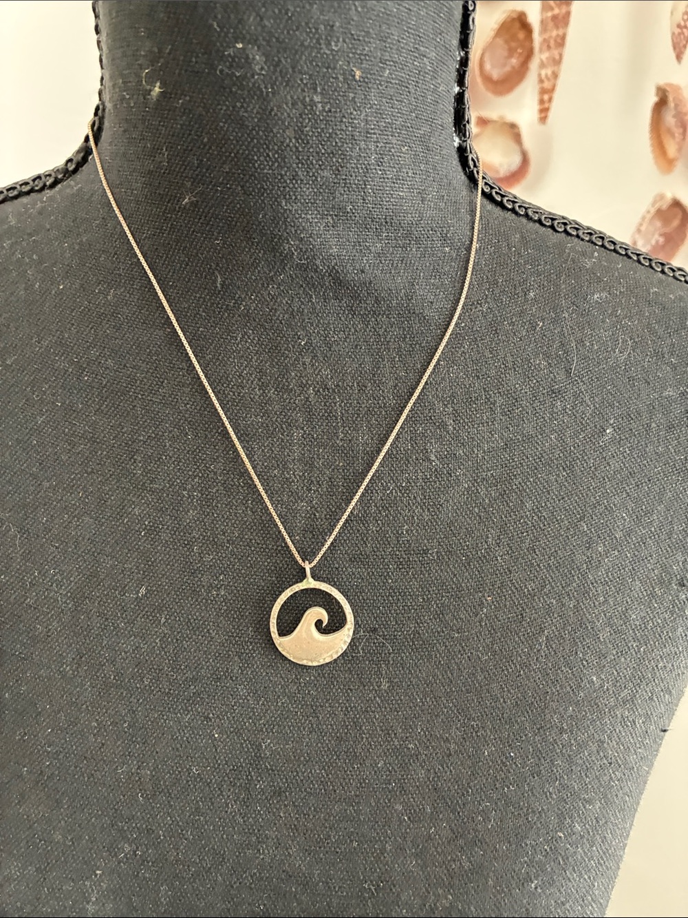 Gold Wave Pendant Necklace - Elegant Women's Jewelry